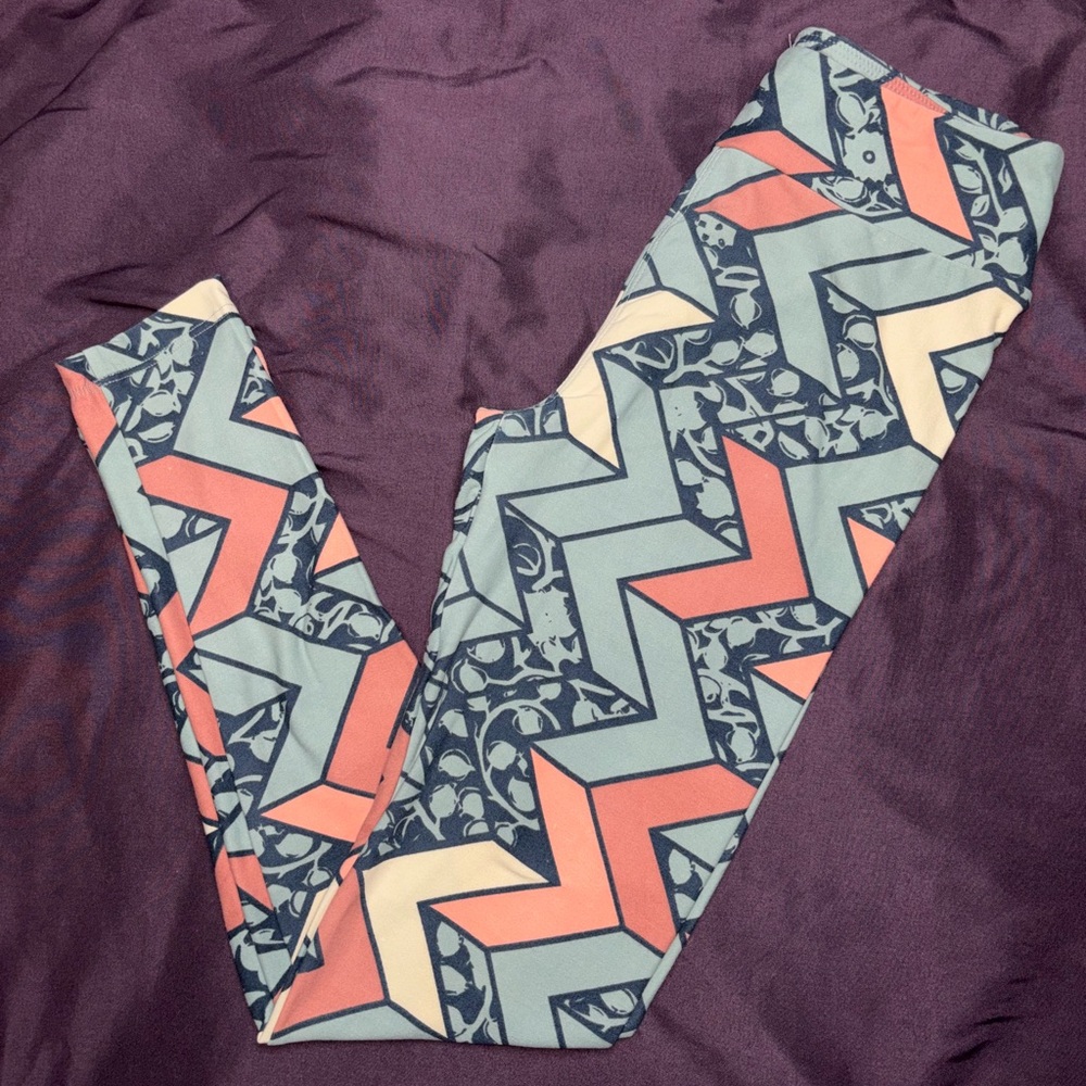 BN* Chevron Patterned‎ Leggings (one size)